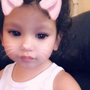 Meet your Posher, Violeta